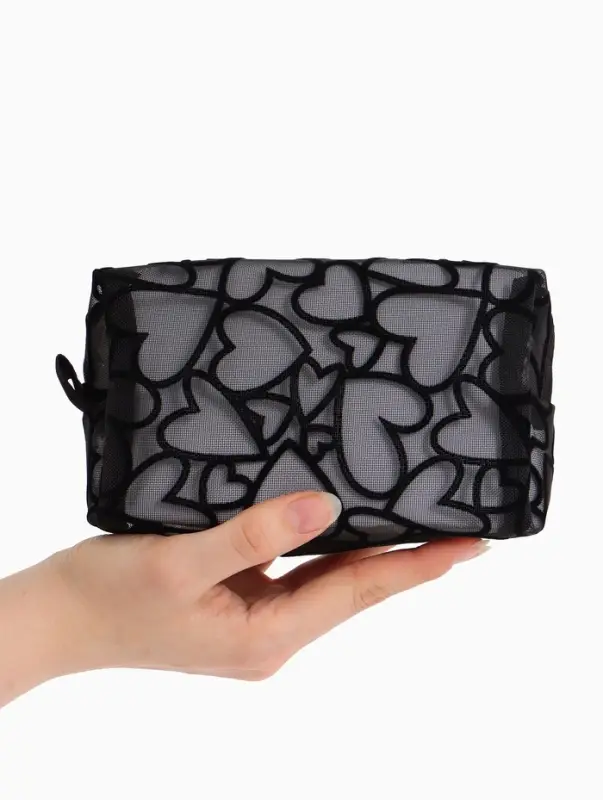 Косметичка дор Сердца 17,5*9*11, отд на молнии, черный Косметичка дор Сердца 17,5*9*11, отд на молнии, черный