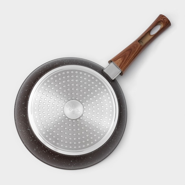 Сковорода кованая Magistro Granit, d=22 см, съёмная ручка soft-touch, антипригарное покрытие, индукция, цвет чёрный Сковорода кованая Magistro Granit, d=22 см, съёмная ручка soft-touch, антипригарное покрытие, индукция, цвет чёрный