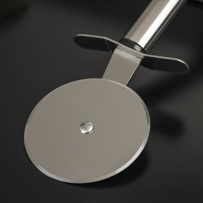 Нож для пиццы и теста Доляна Fargo, 20×6,5 см, нержавеющая сталь, цвет чёрный Нож для пиццы и теста Доляна Fargo, 20×6,5 см, нержавеющая сталь, цвет чёрный