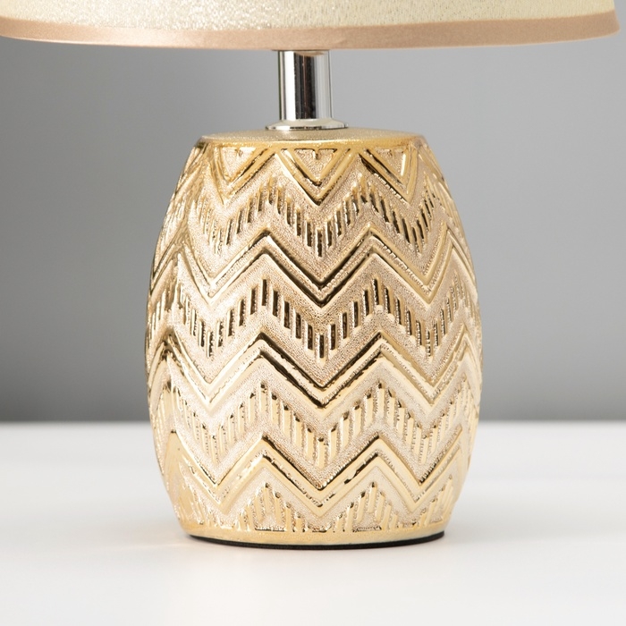 Настольная лампа с абажуром RISALUX «Галс», Е14, 40 Вт, золото, 18×18×28 см Настольная лампа с абажуром RISALUX «Галс», Е14, 40 Вт, золото, 18×18×28 см