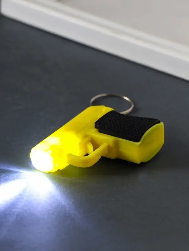 Фонарик брелок для ключей на кольце &laquo;Пистолет&raquo;, 3&times;AG3, МИКС