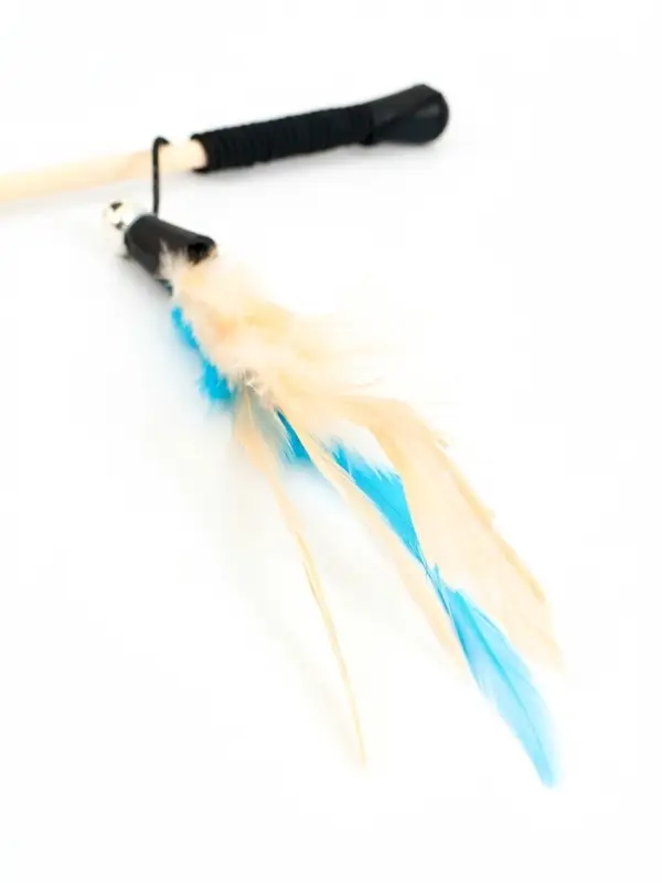 Дразнилка - удочка &laquo;Веселые перья&raquo;, на деревянной палочке, с бубенчиком