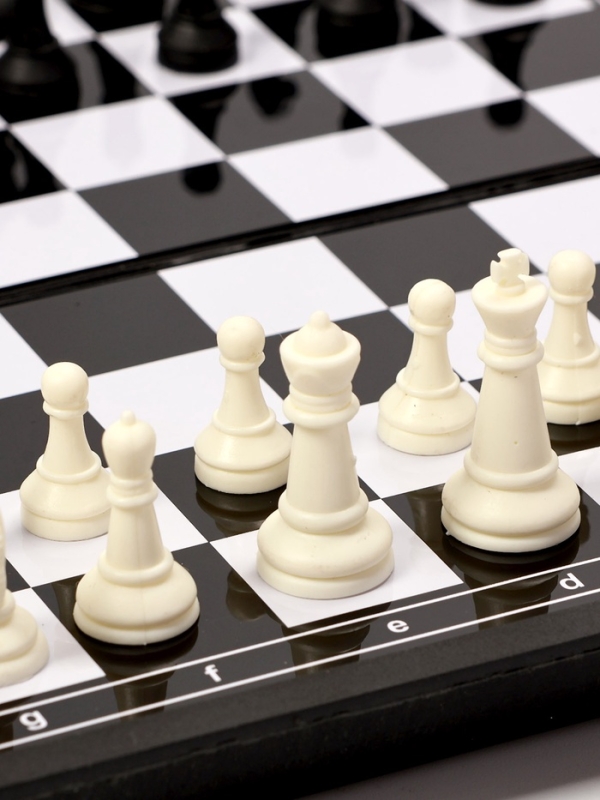 Шахматы магнитные 20 х 20 см, король h-3.3 см, d-1.5 см, доска и фигуры пластик Шахматы магнитные 20 х 20 см, король h-3.3 см, d-1.5 см, доска и фигуры пластик