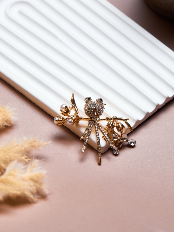 Брошь «Птицы» сердце, цвет белый в золоте