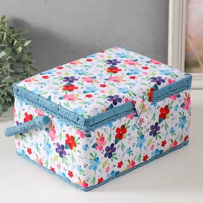 Шкатулка для рукоделия и шитья &laquo;Цветение на белом&raquo;, хранение ниток, иголок, мелочи, 19&times;26&times;14.5 см