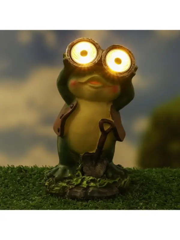 Садовая фигура - фонарь из полистоуна &laquo;Лягушонок с биноклем&raquo;, 8&times;7&times;15 см