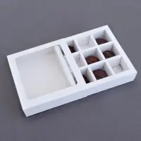 Коробка для 9 конфет, белая, 13.8&times;13.8&times;3.8 см