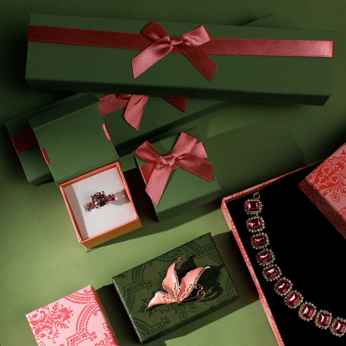 Коробочка подарочная под кольцо «Бант крупный», 5×5, цвет зелёно-розовый Коробочка подарочная под кольцо «Бант крупный», 5×5, цвет зелёно-розовый
