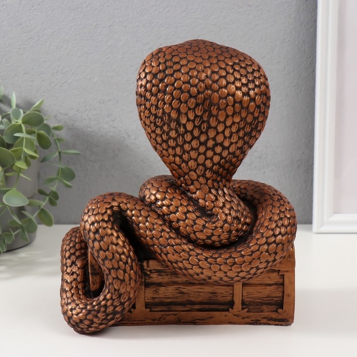 Копилка  Копилка "КОБРА НА СУНДУКЕ "  20 х17 х 12 см.