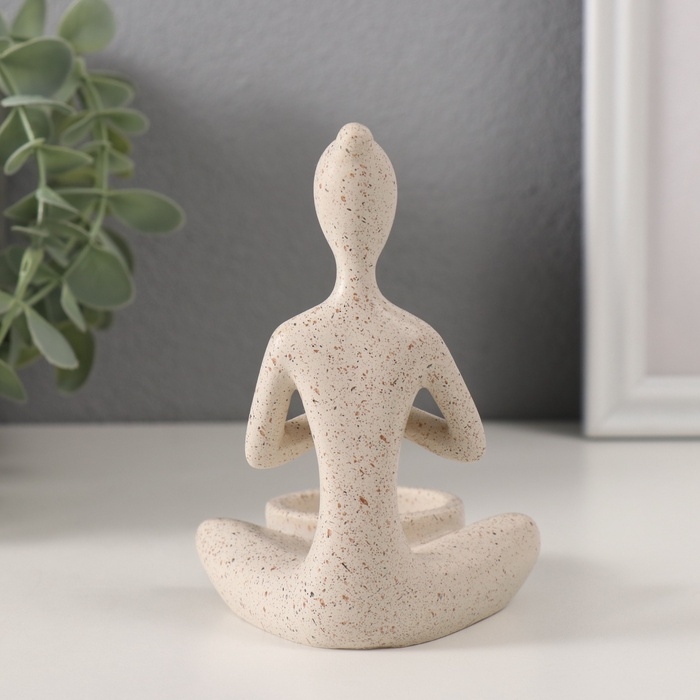 Подсвечник полистоун на 1 свечу "Девушка. Приветствие" белый в крапинку 8,5х8,8х11,7 см