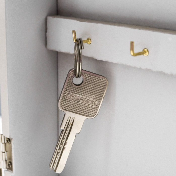 Ключница дерево 6 крючков Ключница дерево 6 крючков "Ключи.Сердце" серая с белым 26х19х6 см