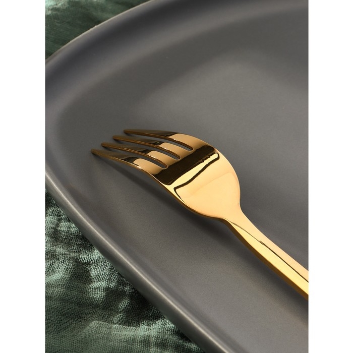 Вилка столовая из нержавеющей стали Magistro «Олин GOLD», длина 19,8 см, на подвесе, цвет золотой Вилка столовая из нержавеющей стали Magistro «Олин GOLD», длина 19,8 см, на подвесе, цвет золотой