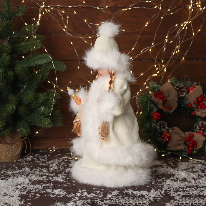 Снегурочка  Снегурочка "В пушистой шубке, с фонариком" двигается, с подсветкой, 40х20 см, молочный