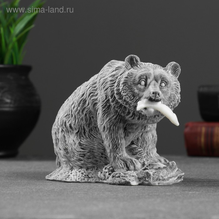 Сувенир  Сувенир "Медведь бурый с рыбой" 10см