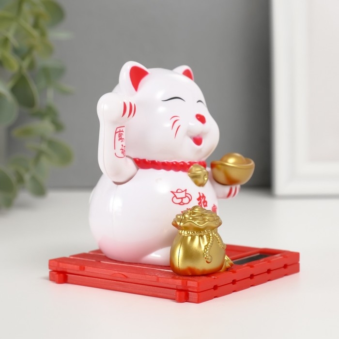 Маятник пластик Маятник пластик "Белый Манэки-нэко со слитком Ямб" 8х8х8,5 см