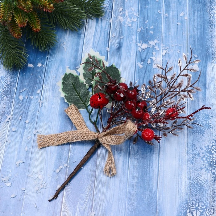 Декор  Декор "Зимние грезы" листья в серебре ягоды бант, 22см