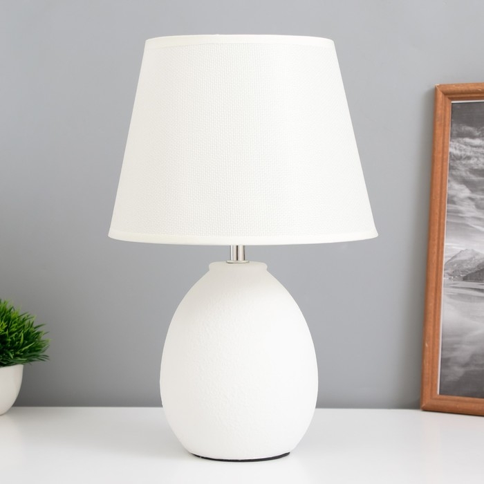 Лампа настольная Лампа настольная "Джия" 1х40Вт Е14 белый 22х22х34см