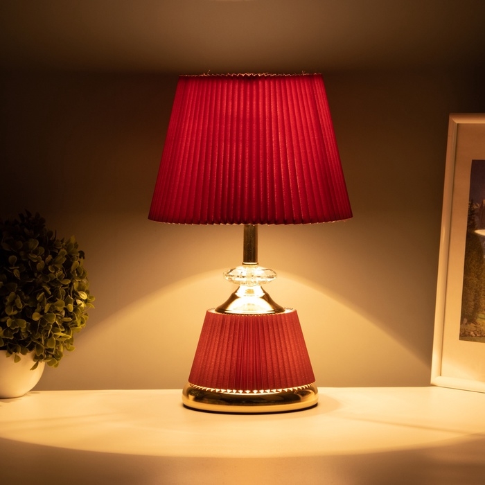Лампа настольная Лампа настольная "Клаудия" 1х40Вт Е27+LED подсветка основания бордовый/золото 15х15х32,5см 1068333