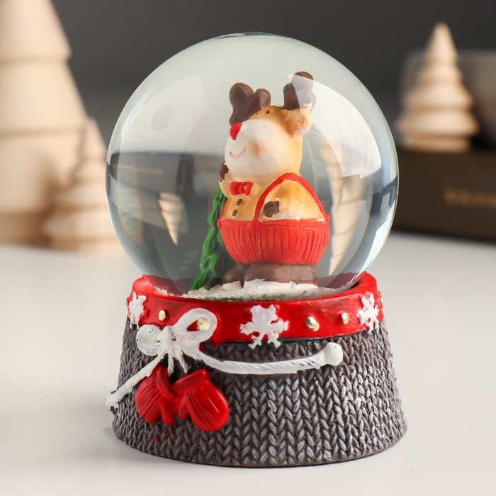 Сувенир полистоун водяной шар Сувенир полистоун водяной шар "Лосик в красном комбинезоне" 6,8х6,8х8,8 см