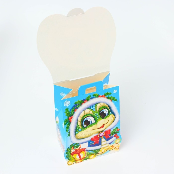 Новый год. Подарочная коробка Новогодняя Домик Новый год. Подарочная коробка Новогодняя Домик "Карл и Клара" с анимацией 12 х 8,5 х 17,5 см.