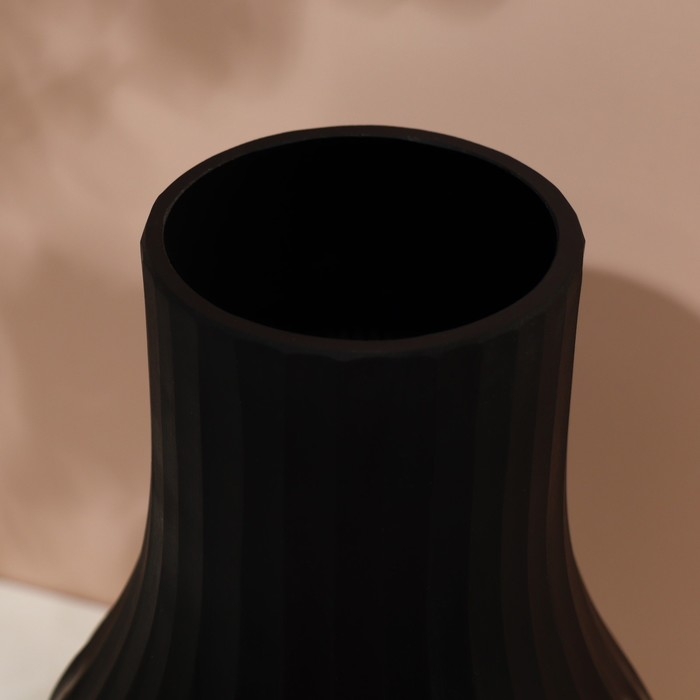 Ваза для цветов «Эрика» из черного стекла 29 х 17 х 17 см Ваза для цветов «Эрика» из черного стекла 29 х 17 х 17 см