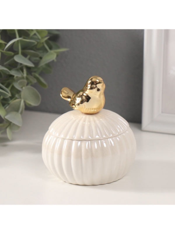 Шкатулка керамика "Пташка на пуфике" белый перламутр 8,2х8,2х10 см