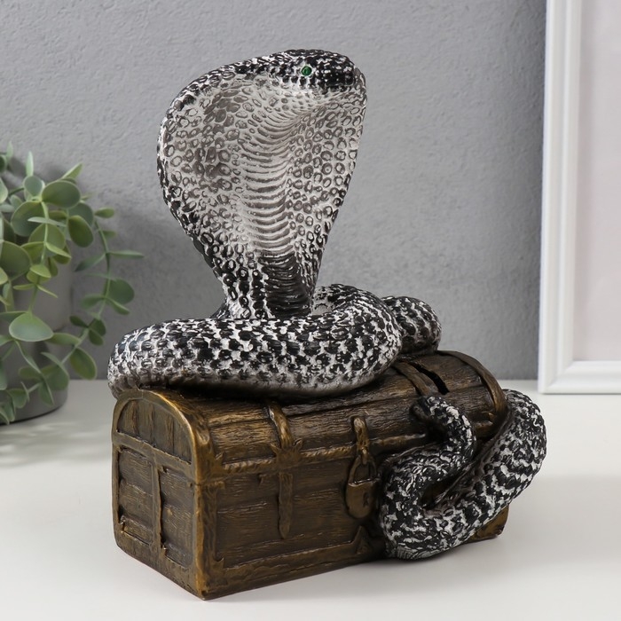 Копилка Копилка"КОБРА НА СУНДУКЕ "  20 х 17 х 12 см.