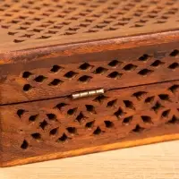 Шкатулка резная "Холи" 18х13х6 см, дерево шишам Шкатулка резная "Холи" 18х13х6 см, дерево шишам