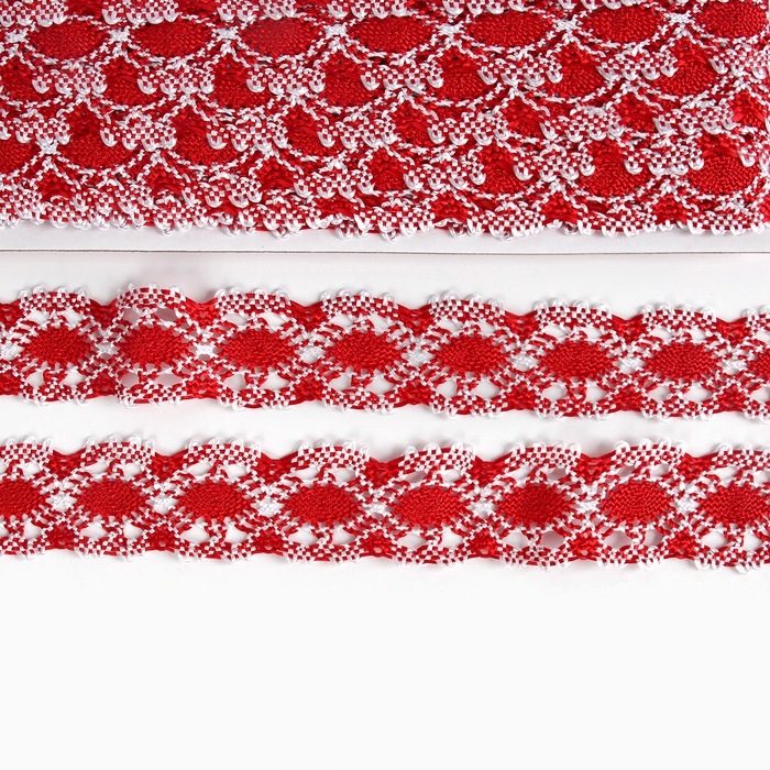Тесьма плетёная, в рулоне 20 м., красно-белая Тесьма плетёная, в рулоне 20 м., красно-белая