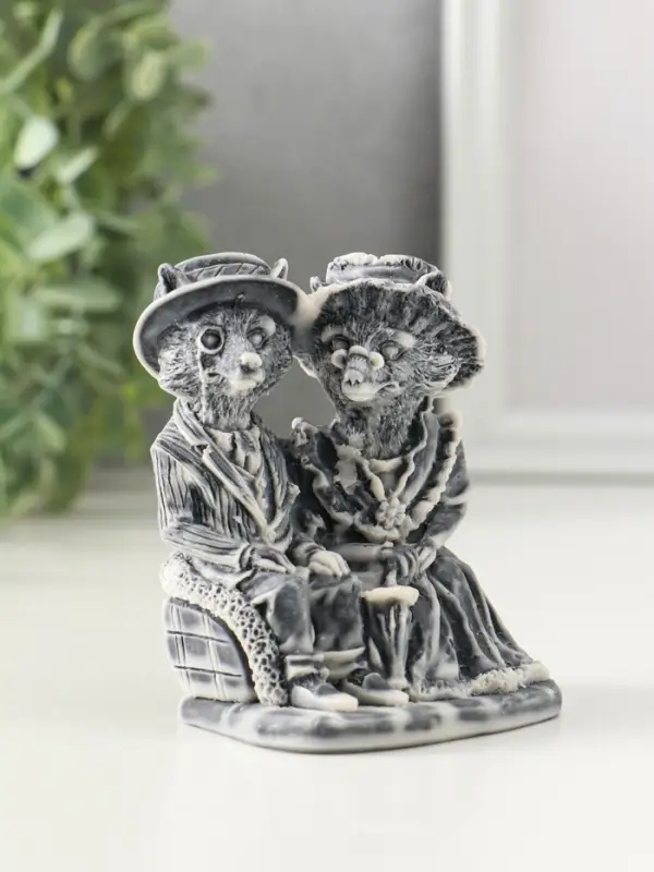 Сувенир Сувенир "Лисы - Пара на диване" 8,3 см