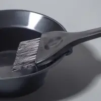 Кисть для окрашивания волос с фиксатором, 21&times;5.5(&plusmn;1) см, чёрная