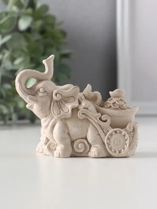 Фигура «Слоник с мешком денег», 6.5×4×8.5 см, слоновая кость