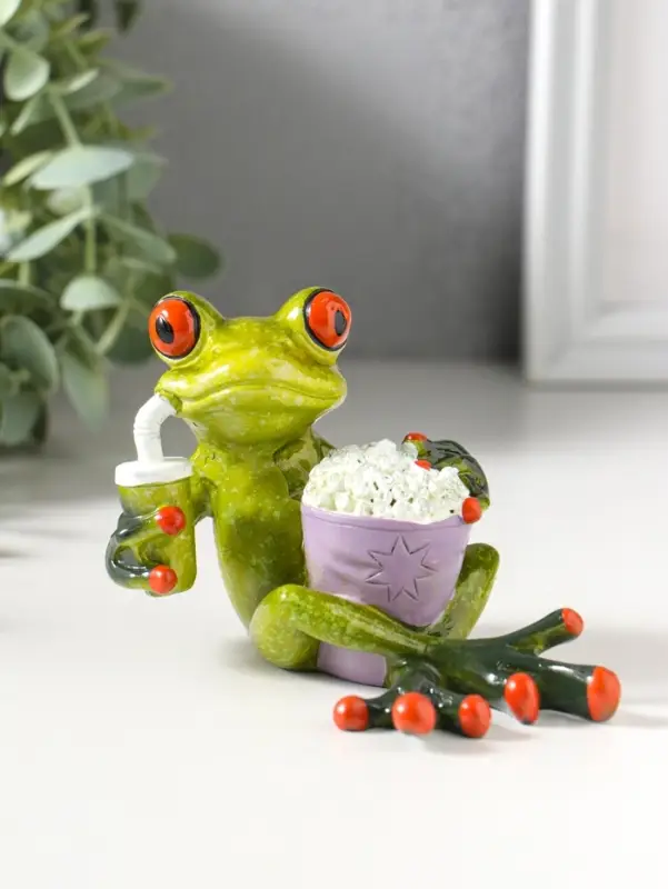 Фигурка полистоун лак &laquo;Лягушонок с попкорном и лимонадом&raquo;, 8.5&times;11&times;8 см