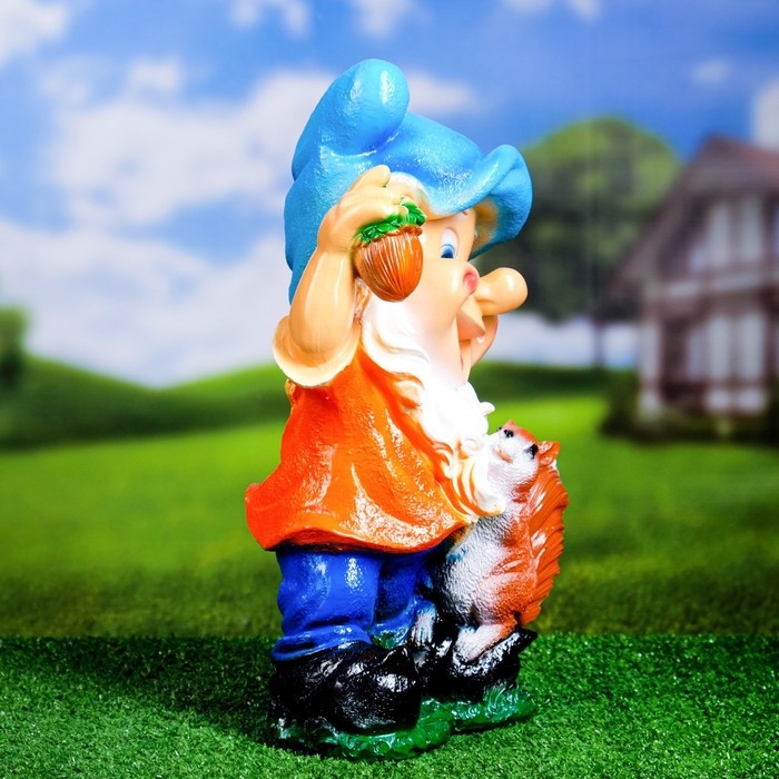 Садовая фигура  Садовая фигура "Гном с белкой" 17х25х39см