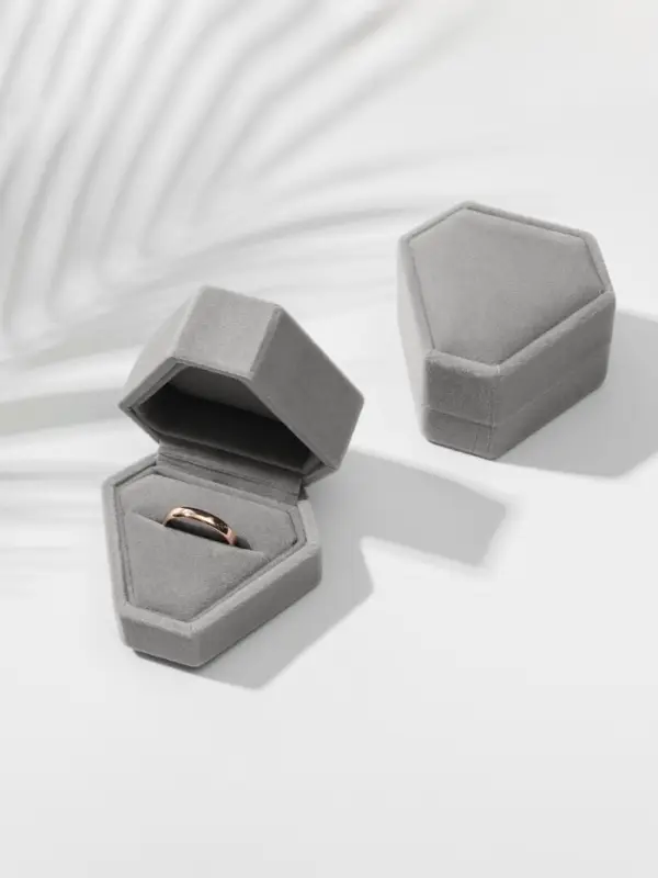 Футляр под серьги, кольцо &laquo;Кристалл&raquo;, бархатный, 6.5&times;6.4 см, серый