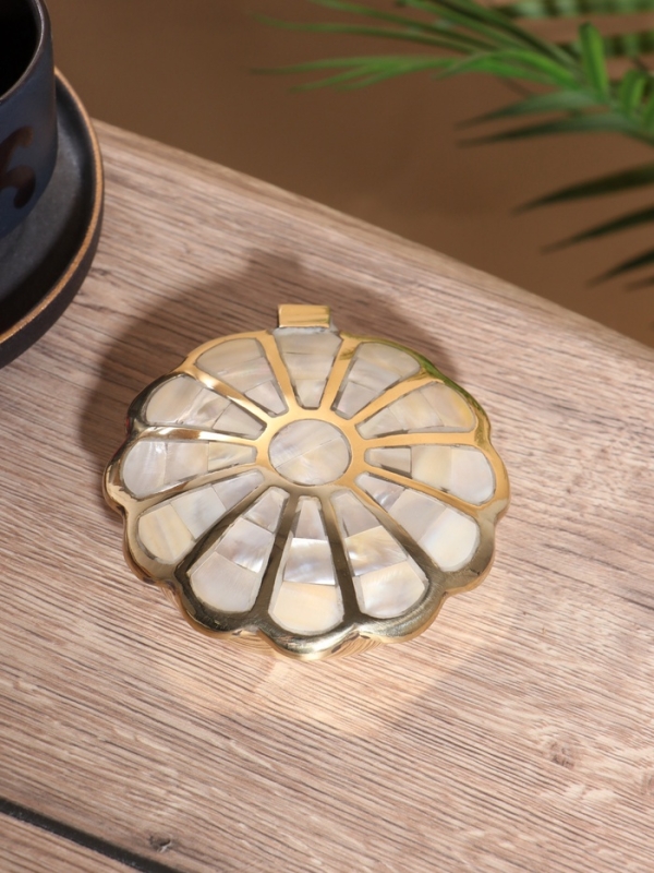 Шкатулка Шкатулка "Дэйзи" латунь с перламутром 11,5х12х3,5 см