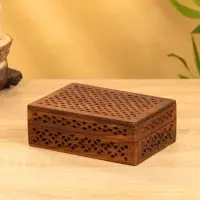 Шкатулка резная "Холи" 18х13х6 см, дерево шишам Шкатулка резная "Холи" 18х13х6 см, дерево шишам