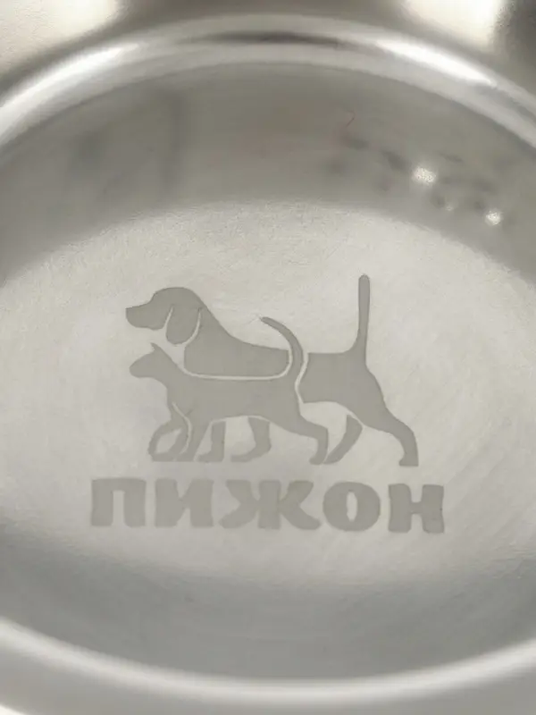 Набор из 2 рельефных мисок на подставке, 2&times;240 мл