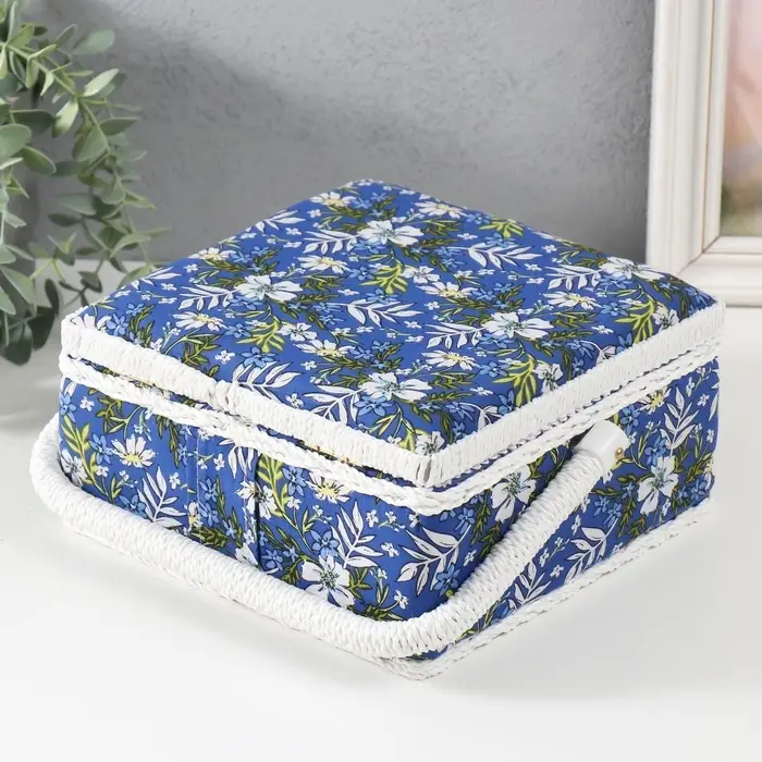 Шкатулка для рукоделия и шитья &laquo;Полевые цветы на синем&raquo;, хранение ниток, иголок, мелочи, 20&times;20&times;11 см