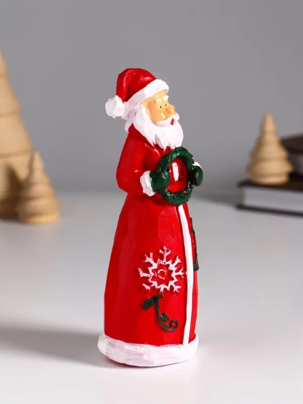 Сувенир полистоун  Сувенир полистоун "Дед Мороз в красном кафтане с венком/домиком" МИКС 5х4,5х14 см