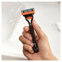 Бритвенный станок Gillette Fusion + 2 сменных кассеты, 5 лезвий
