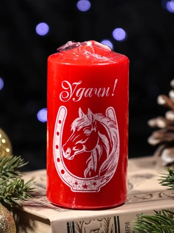 Свеча столб 50*100 мм с накаткой "Символ года" , Подкова, красная