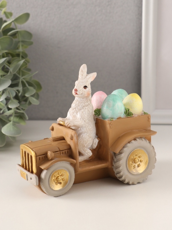 Сувенир полистоун "Заяц-тракторист с пасхальными яичками в кузове" 11,5х6,5х12 см