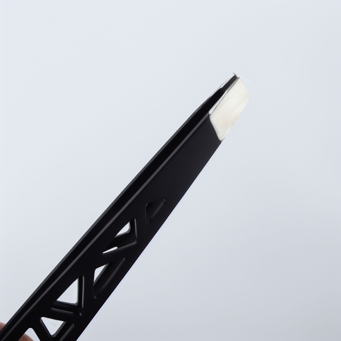 Пинцет «Геометрия», скошенный, 9,5 см, цвет чёрный