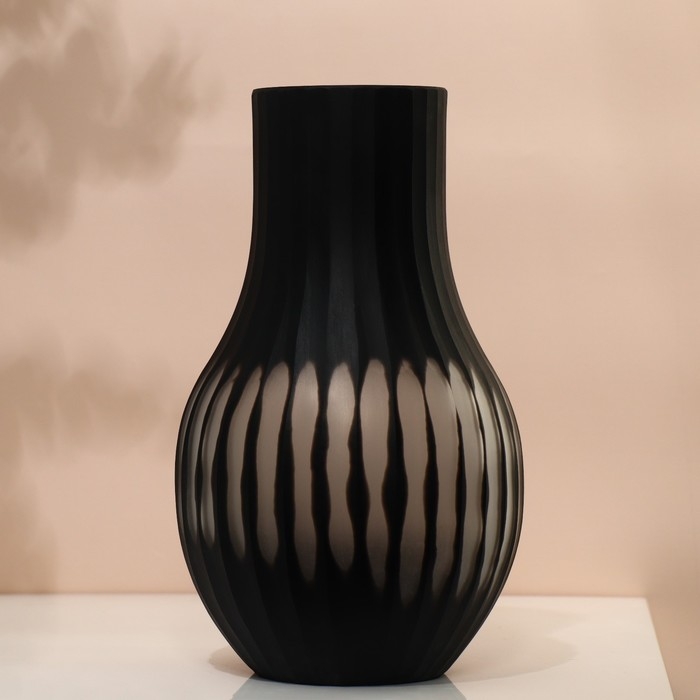 Ваза для цветов «Эрика» из черного стекла 29 х 17 х 17 см Ваза для цветов «Эрика» из черного стекла 29 х 17 х 17 см