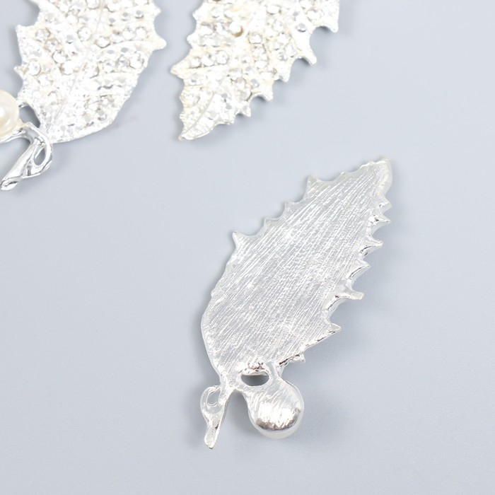 Декор для творчества металл, пластик Декор для творчества металл, пластик "Листик с жемчужинкой и стразами" серебро 5,5х2,2 см