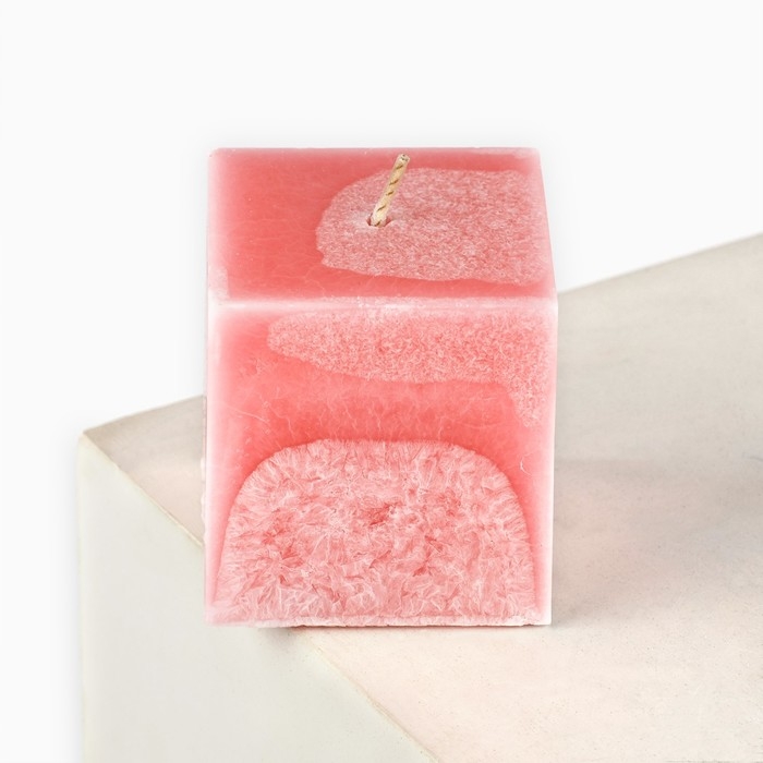 Свеча интерьерная новогодняя «Чудес» на Новый год, розовая, 5 х 5 см