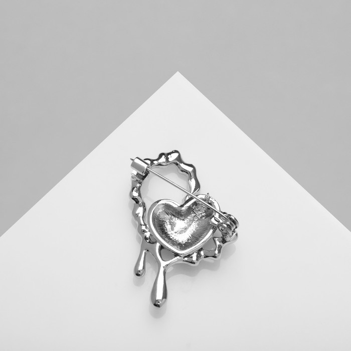 Брошь «Сердце» абстракт, цвет красный в серебре Брошь «Сердце» абстракт, цвет красный в серебре