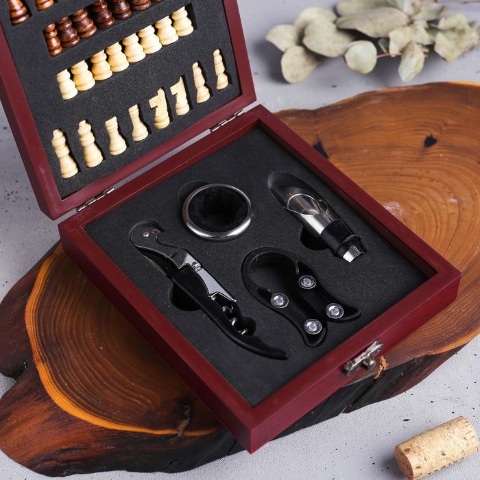 Винный набор: нож-сомелье со штопором, каплеуловитель, нож для фольги и пробка для вина с шахматами «Золотому человеку». Винный набор: нож-сомелье со штопором, каплеуловитель, нож для фольги и пробка для вина с шахматами «Золотому человеку».