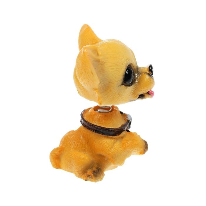 Собака на панель авто, качающая головой, мини, спаниель Собака на панель авто, качающая головой, мини, спаниель